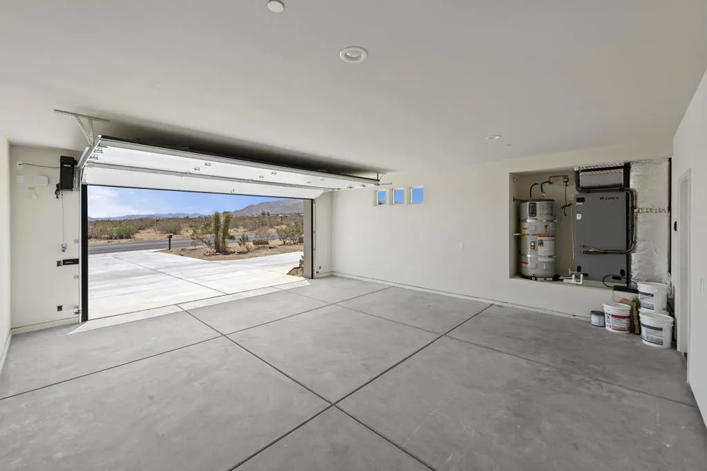 7082 Avalon Avenue, Yucca Valley, California 92284 home-pic-18