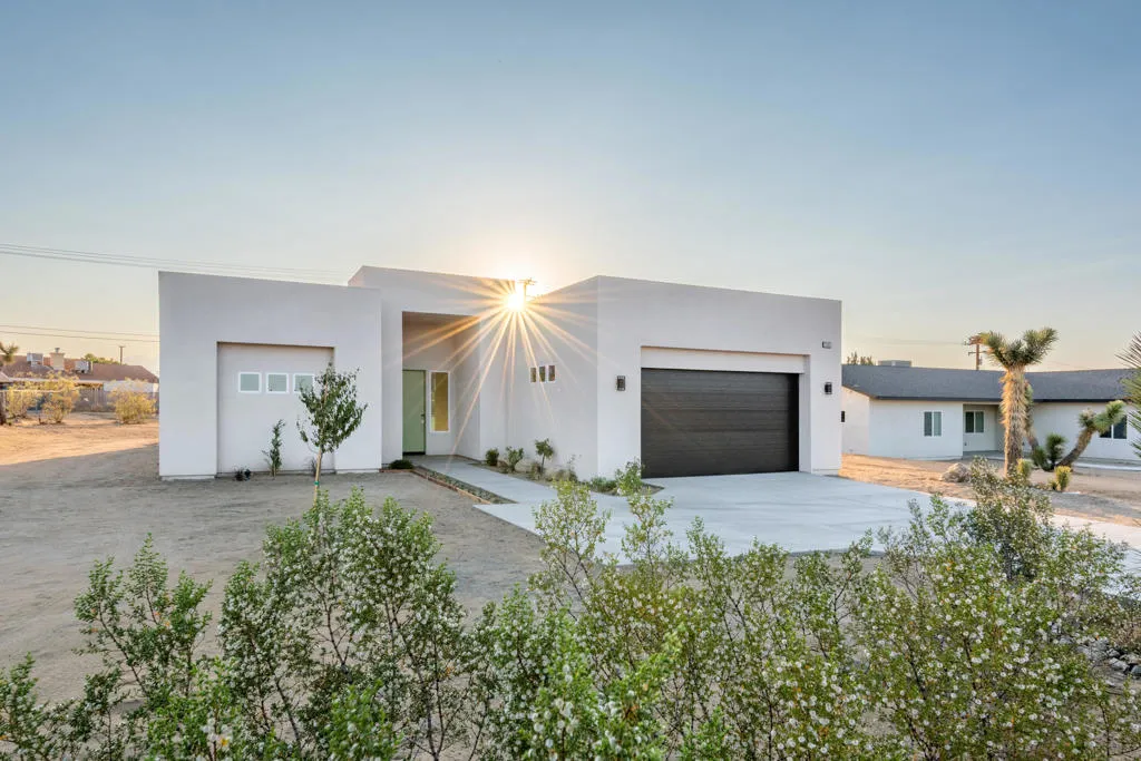 7082 Avalon Avenue, Yucca Valley, California 92284 home-pic-2