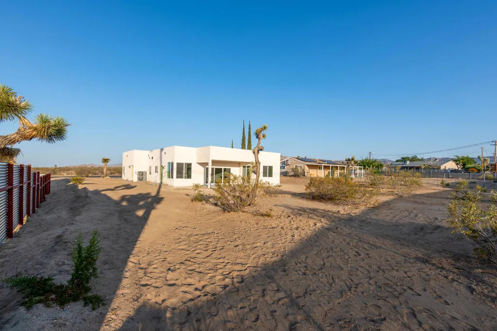 7082 Avalon Avenue, Yucca Valley, California 92284 home-pic-19