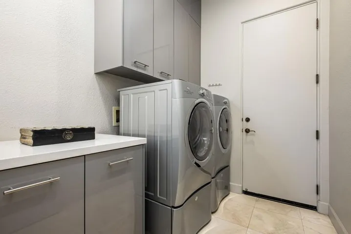 71-web-or-mls-JBLoch_OPMG_0226_071