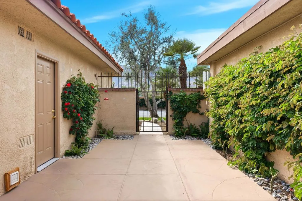 44 Majorca Drive, Rancho Mirage, California 92270 home-pic-2