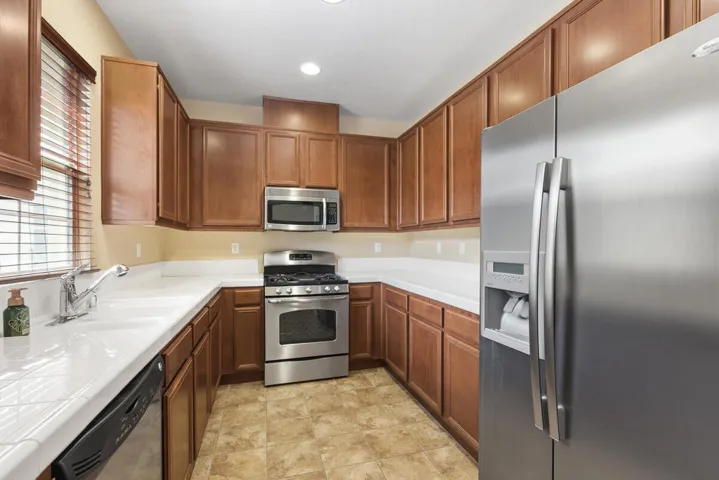 10_11348309_167727_167727-EI-110