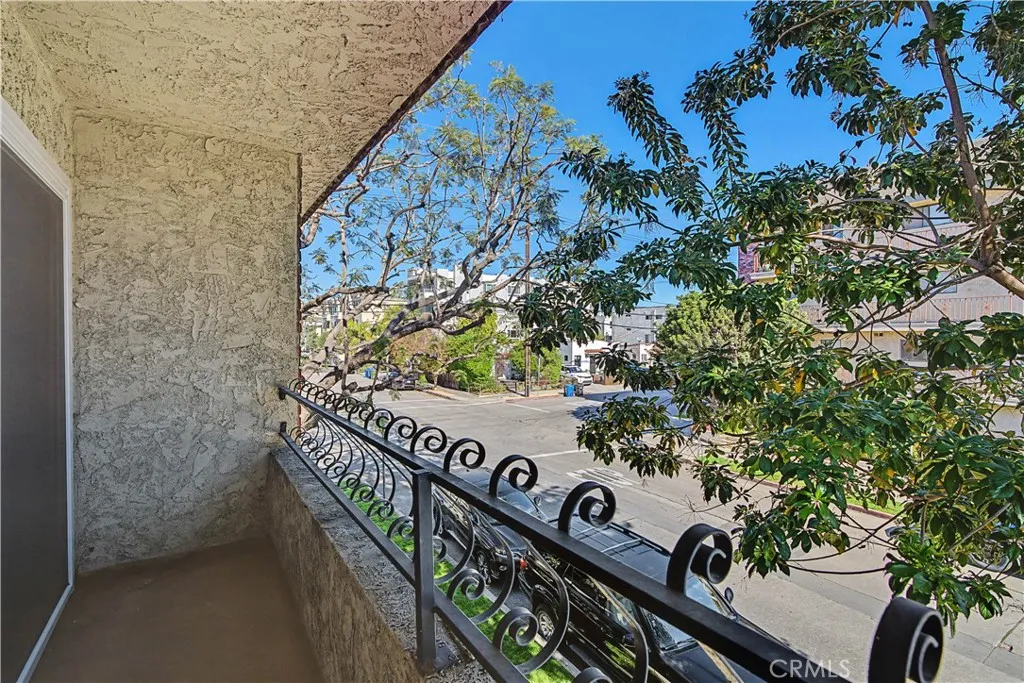 11550 Nebraska Avenue 216, Los Angeles, California 90025 home-pic-12