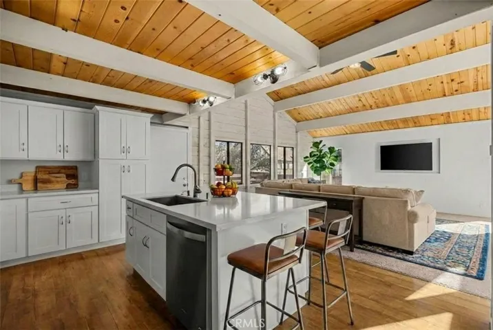 Kitchen - Digitally staged