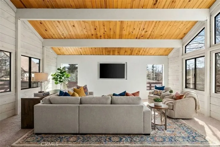 Living room - Digitally staged