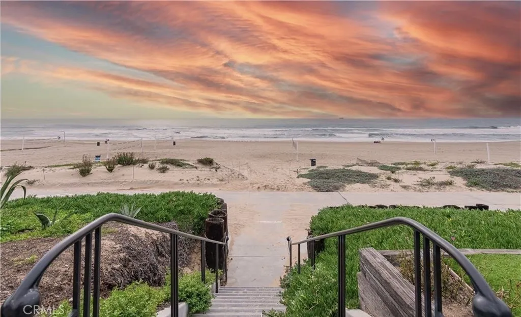 2420 The Strand, Manhattan Beach, California 90266 home-pic-2