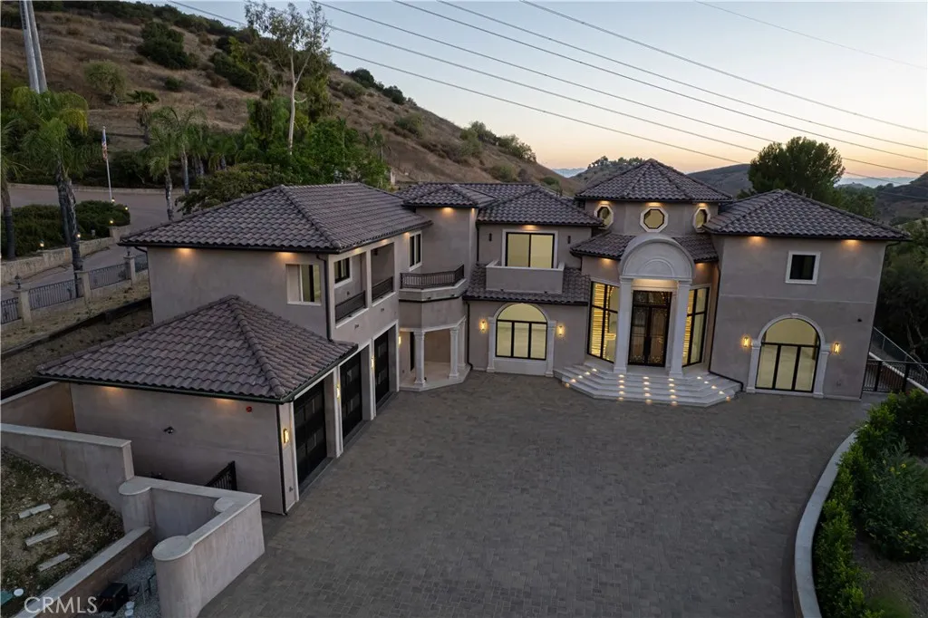 10521 Mary Bell Avenue, Shadow Hills, California 91040 home-pic-4