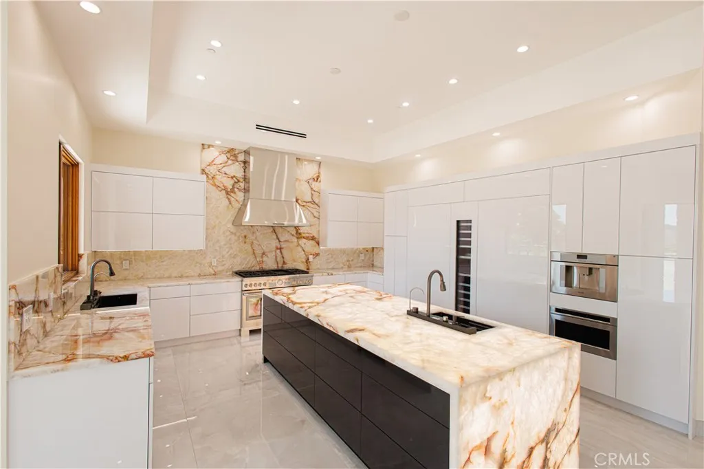 10521 Mary Bell Avenue, Shadow Hills, California 91040 home-pic-10