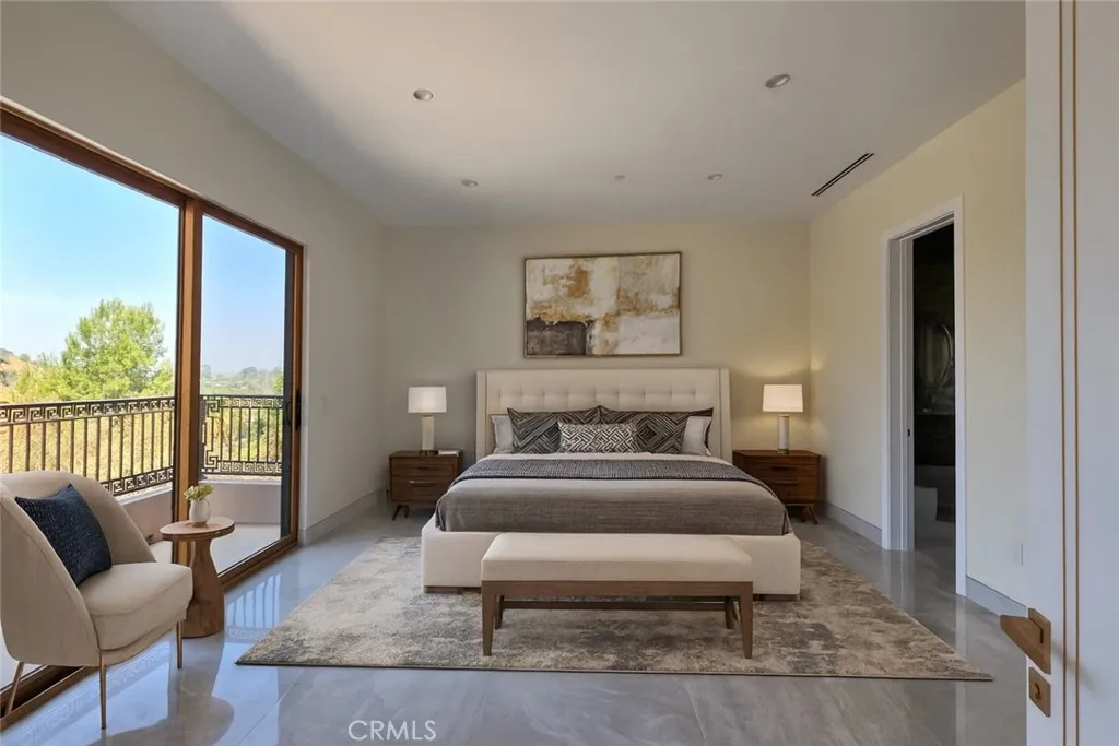 10521 Mary Bell Avenue, Shadow Hills, California 91040 home-pic-22