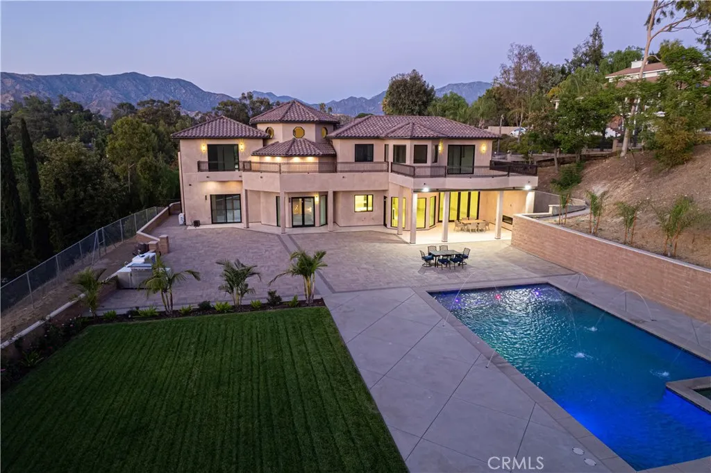 10521 Mary Bell Avenue, Shadow Hills, California 91040 home-pic-2