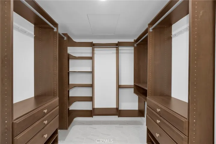 Master walkin closet