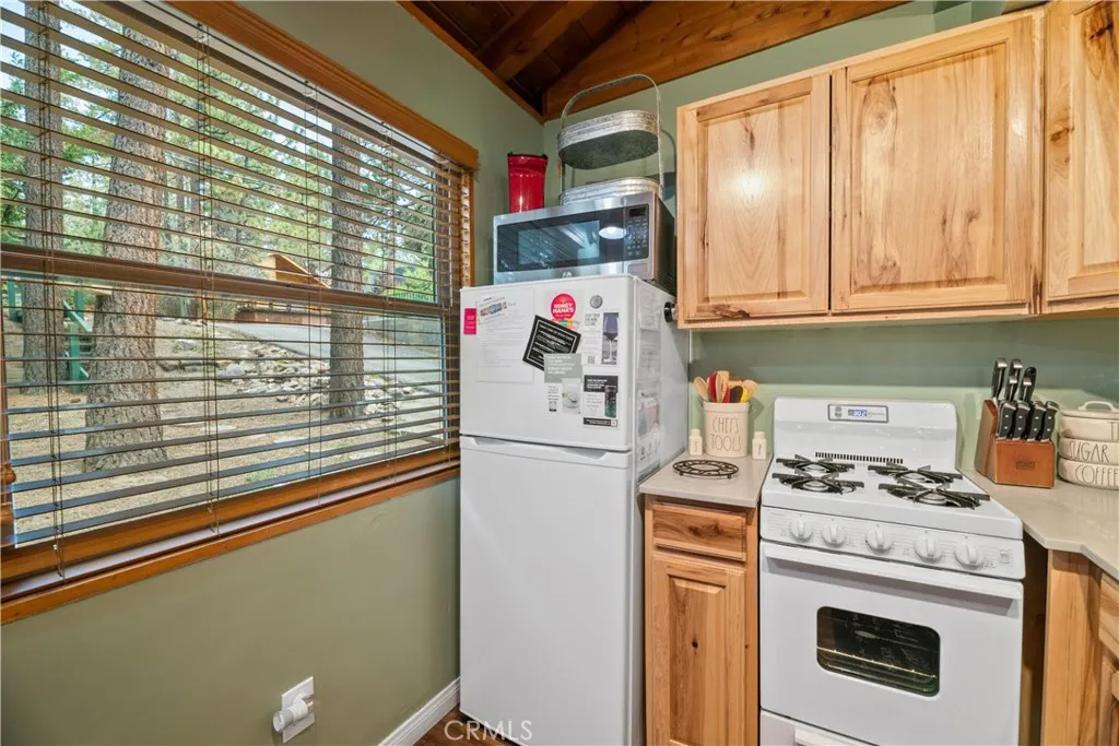 42955 Encino, Big Bear Lake, California 92315 home-pic-13