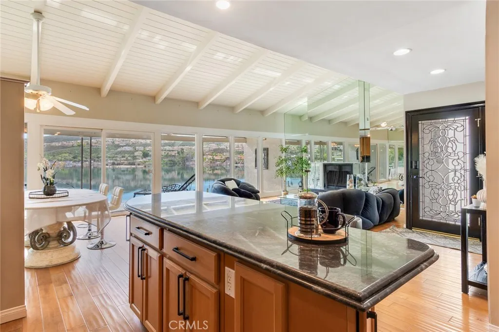 22196 Treasure Island, Canyon Lake, California 92587 home-pic-9