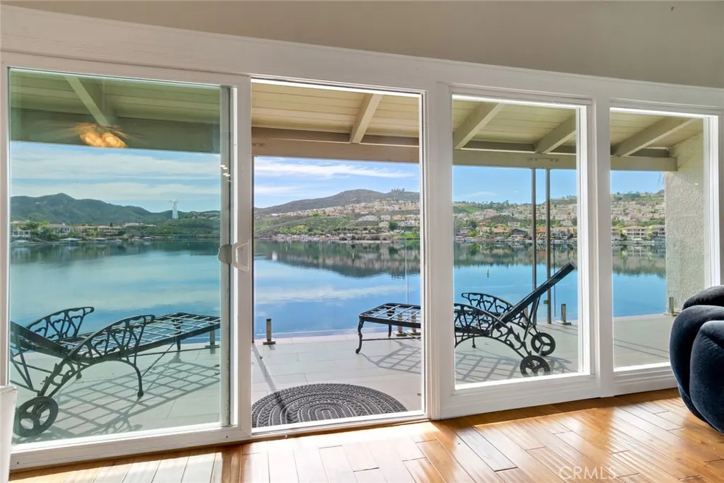 22196 Treasure Island, Canyon Lake, California 92587 home-pic-1