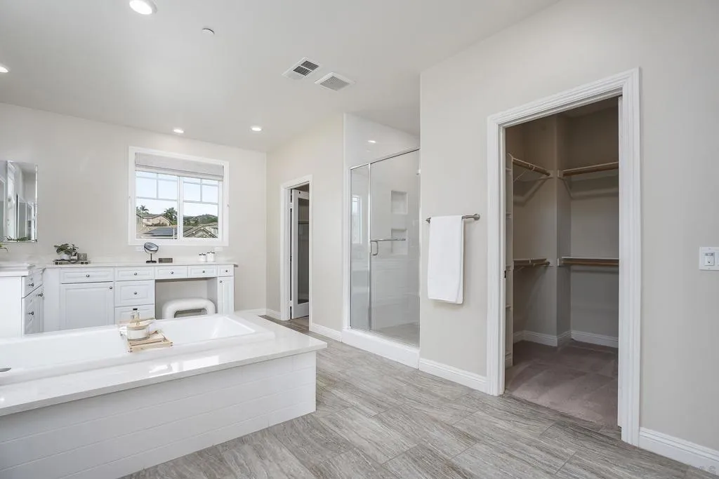 2025 Campo Verde Ct, Escondido, California 92026 home-pic-35