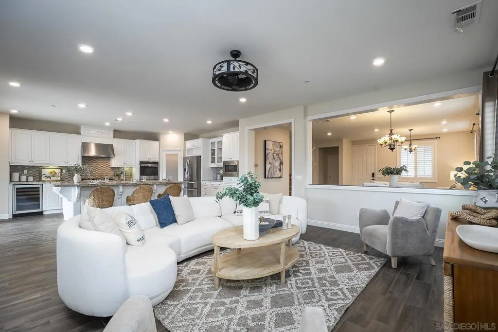 2025 Campo Verde Ct, Escondido, California 92026 home-pic-10