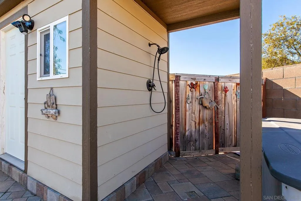 2025 Campo Verde Ct, Escondido, California 92026 home-pic-45