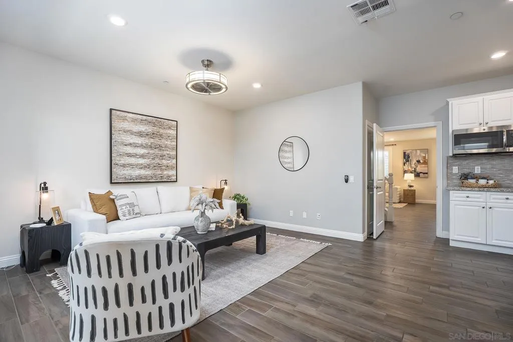 2025 Campo Verde Ct, Escondido, California 92026 home-pic-18