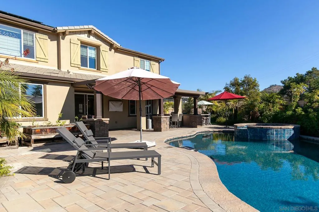2025 Campo Verde Ct, Escondido, California 92026 home-pic-40