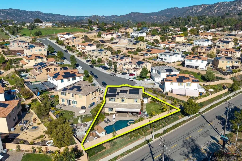 2025 Campo Verde Ct, Escondido, California 92026 home-pic-51