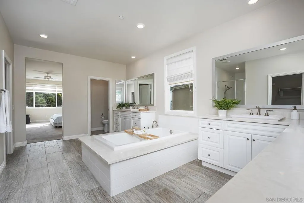 2025 Campo Verde Ct, Escondido, California 92026 home-pic-33
