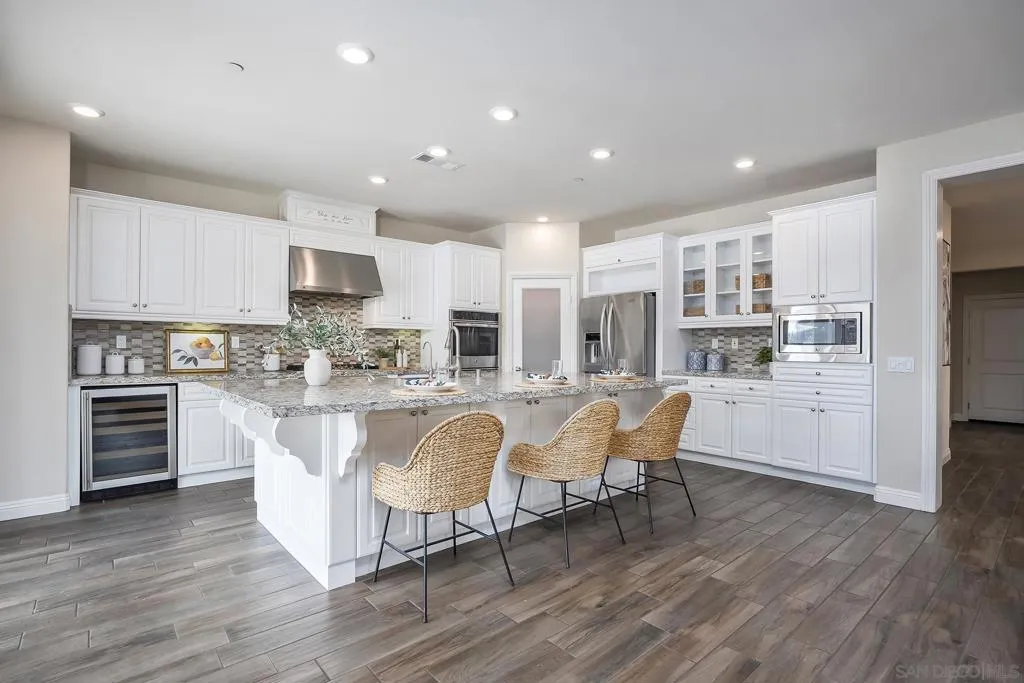 2025 Campo Verde Ct, Escondido, California 92026 home-pic-4