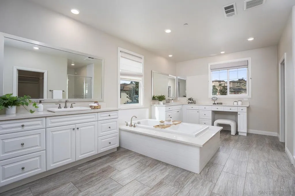 2025 Campo Verde Ct, Escondido, California 92026 home-pic-32
