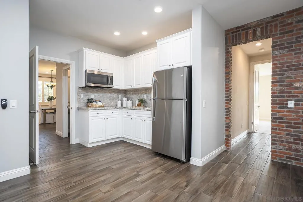 2025 Campo Verde Ct, Escondido, California 92026 home-pic-19