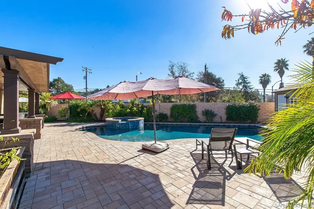 2025 Campo Verde Ct, Escondido, California 92026 home-pic-3