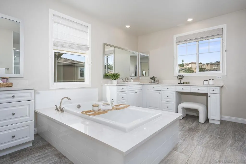2025 Campo Verde Ct, Escondido, California 92026 home-pic-34