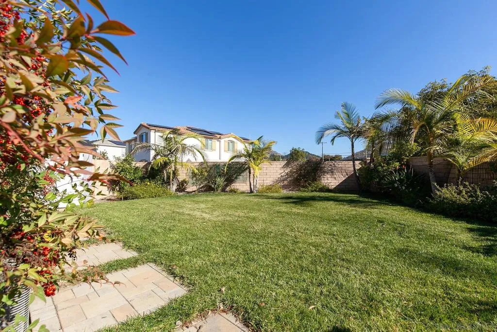 2025 Campo Verde Ct, Escondido, California 92026 home-pic-48