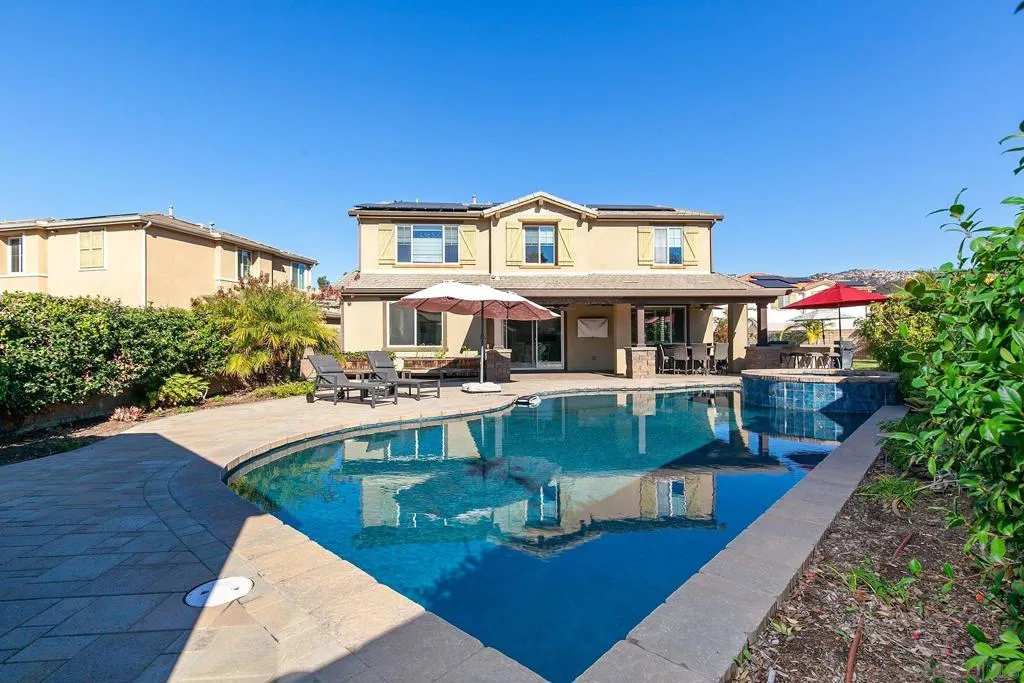 2025 Campo Verde Ct, Escondido, California 92026 home-pic-2