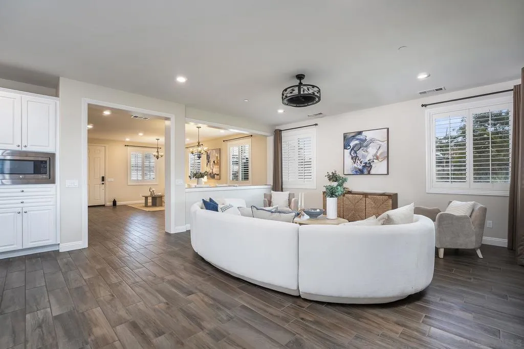 2025 Campo Verde Ct, Escondido, California 92026 home-pic-14