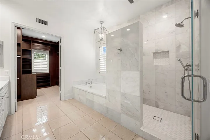 Seperate Shower and Soaking Tub