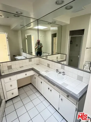 2nd bathroom