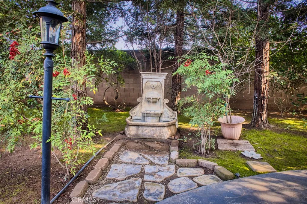 6009 W Goux, Fresno, California 93722 home-pic-33