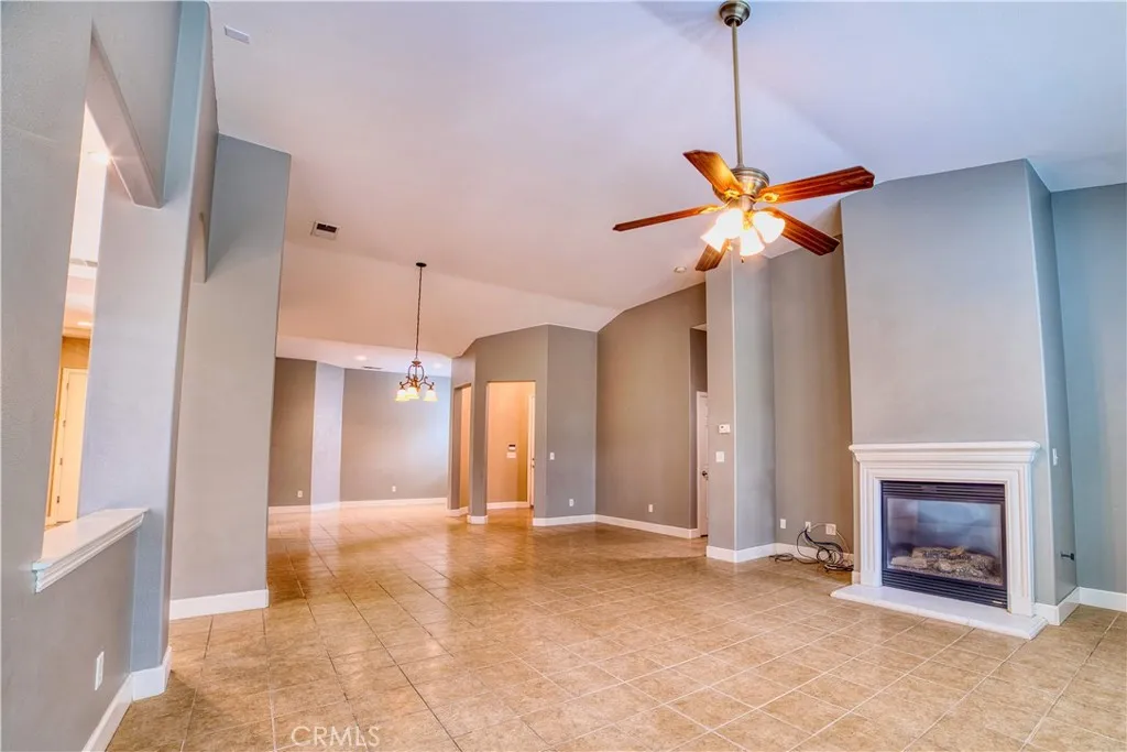 6009 W Goux, Fresno, California 93722 home-pic-11