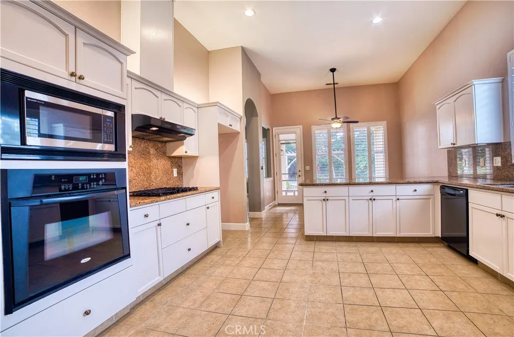 6009 W Goux, Fresno, California 93722 home-pic-16