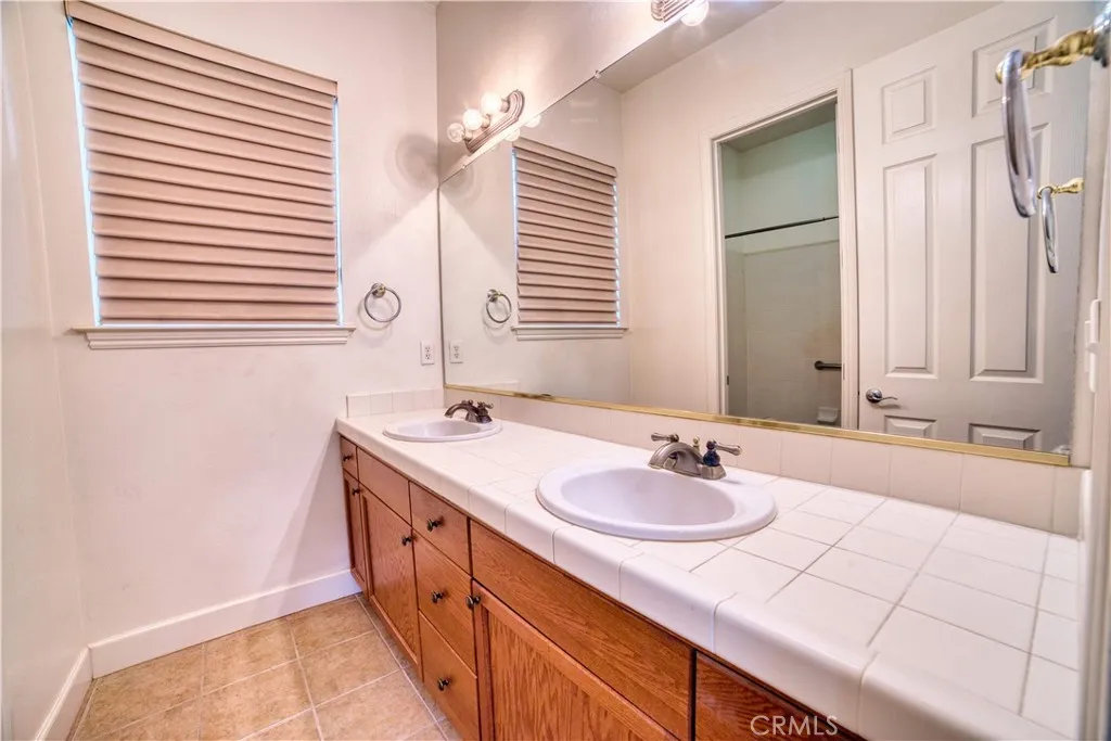 6009 W Goux, Fresno, California 93722 home-pic-26