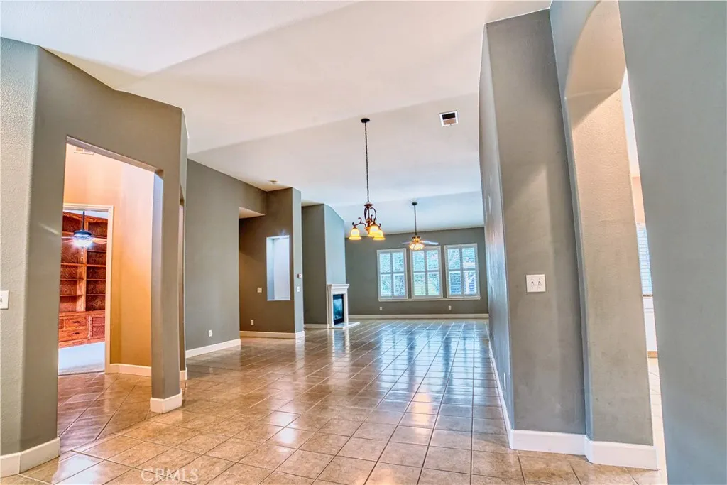 6009 W Goux, Fresno, California 93722 home-pic-10