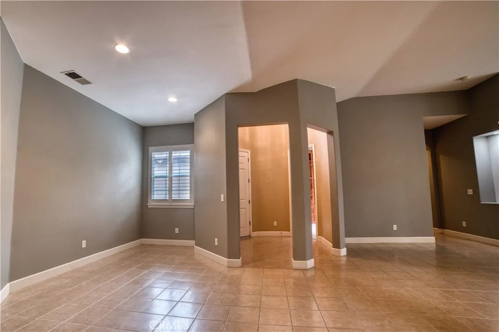 6009 W Goux, Fresno, California 93722 home-pic-8