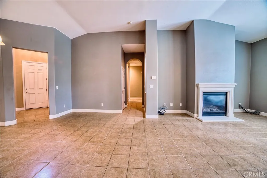 6009 W Goux, Fresno, California 93722 home-pic-9