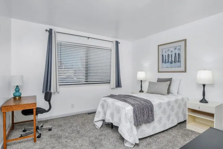 Guest Room with Flex space for Office