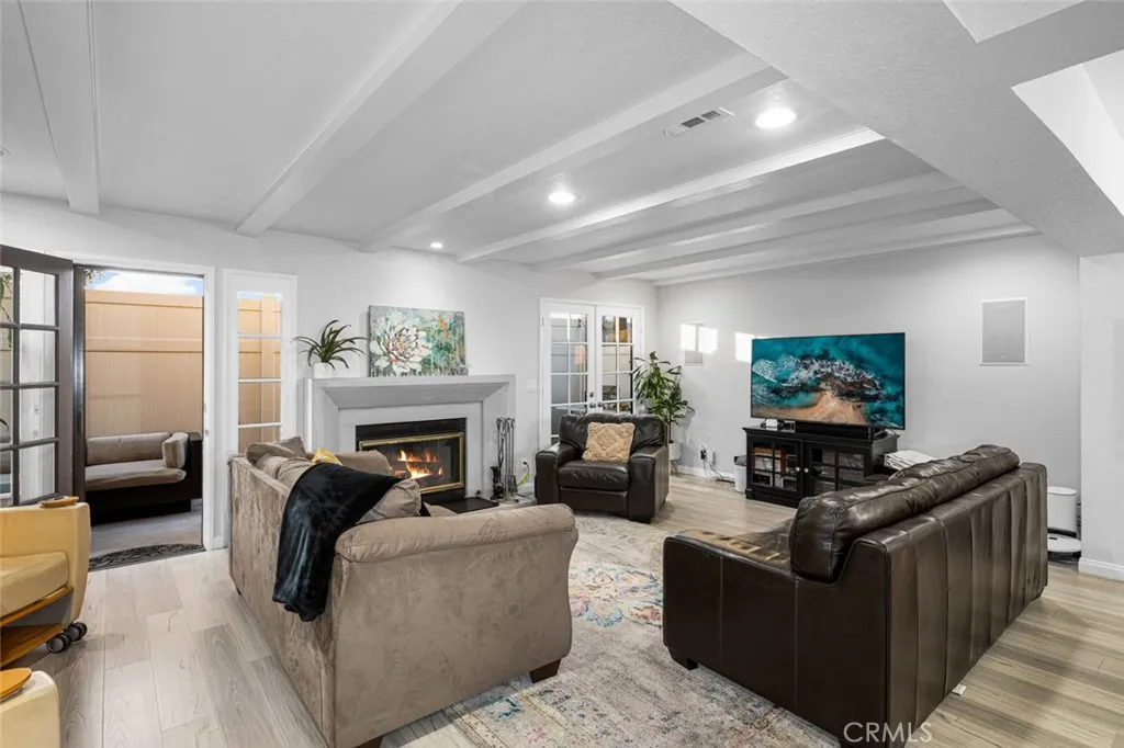 111 Geneva Walk, Long Beach, California 90803 home-pic-15