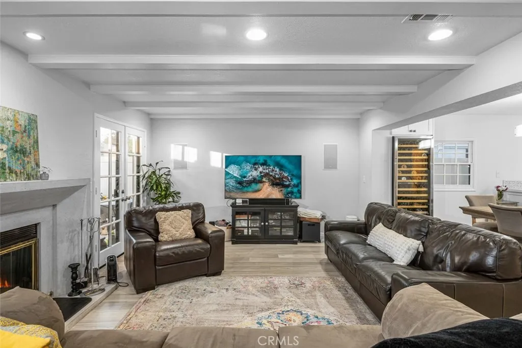 111 Geneva Walk, Long Beach, California 90803 home-pic-16