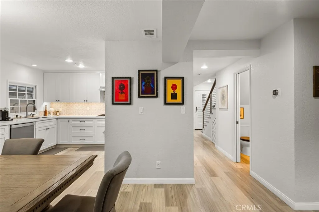 111 Geneva Walk, Long Beach, California 90803 home-pic-18