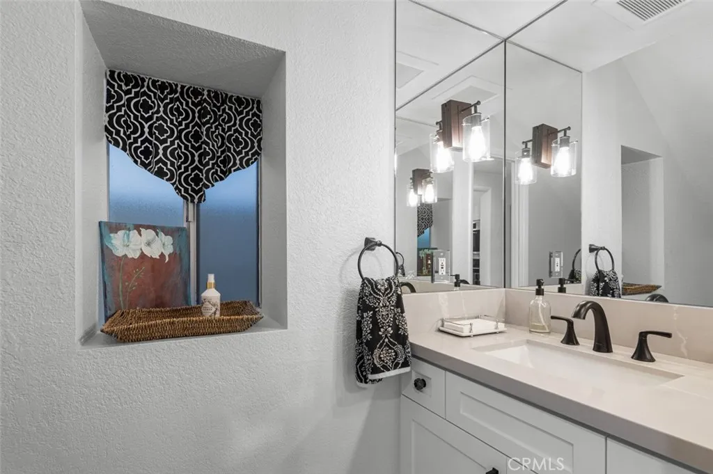 111 Geneva Walk, Long Beach, California 90803 home-pic-20