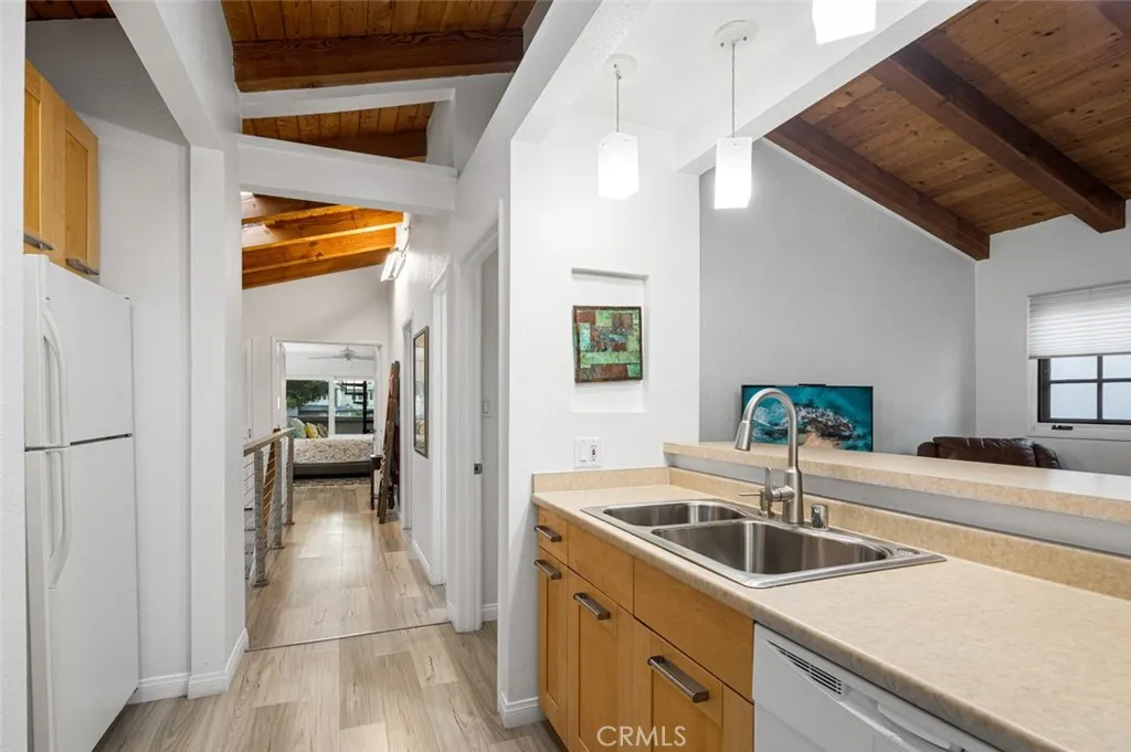 111 Geneva Walk, Long Beach, California 90803 home-pic-35