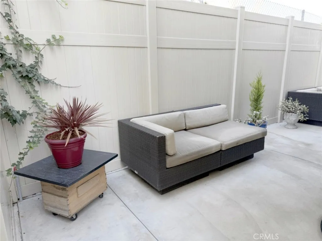 111 Geneva Walk, Long Beach, California 90803 home-pic-24