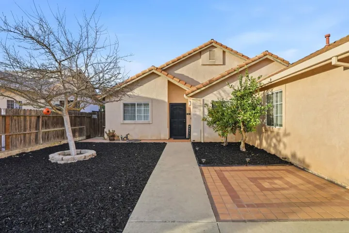 Entrance to property featuring stucco siding and a tiled roof